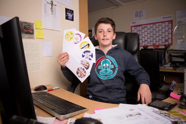 بالصور: كيف أصبح هذا الفتى البالغ من العمر 14 عاماً أصغر مليونير في بريطانيا؟