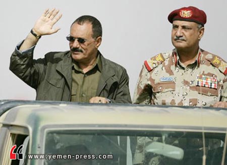 وزير الدفاع علي ناصر محمد والرئيس اليمني السابق علي عبدالله صالح