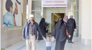 التوأم الطفيلي اليمني يغادر مستشفى الملك عبدالله بعد عملية فصل ناجحة