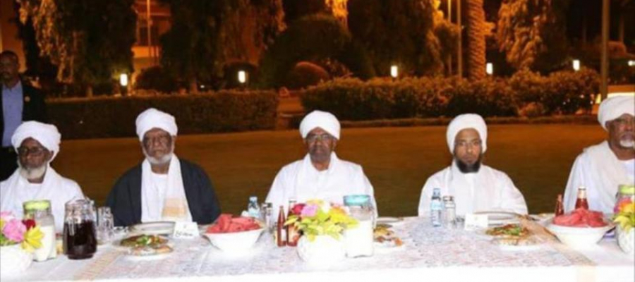 الرئيس السوداني عمرالبشير يلتقي أعضاء هيئة علماء السودان/ مواقع 