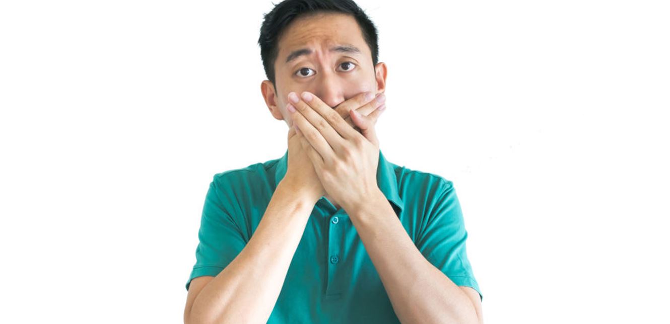 طرق طبيعية لمحاربة رائحة الفم الكريهة