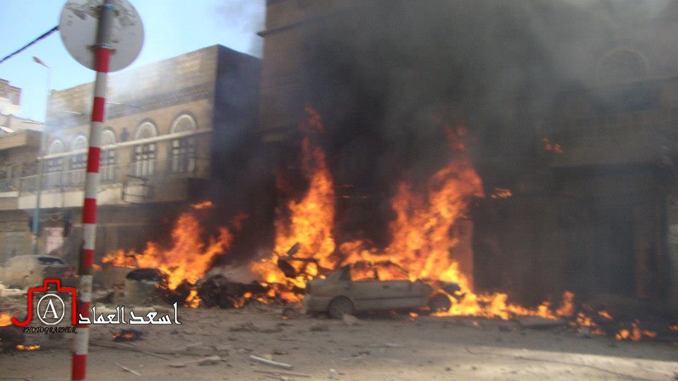 سقوط وانفجار طائرة عسكرية في جولة القادسية بالعاصمة صنعاء