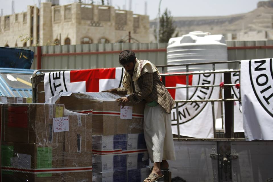 الصليب الأحمر: صعوبات متزايدة لإيصال المساعدات إلى اليمن