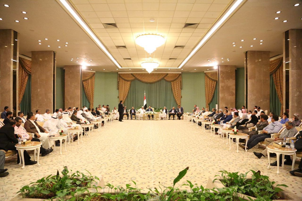 قيادة المقاومة في تعز وإب تلتقي رئيس مجلس الوزراء في الرياض