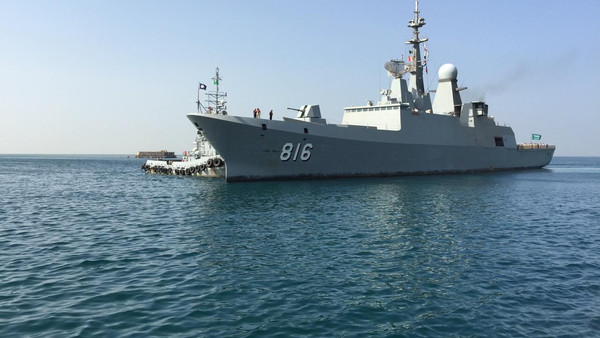 البحرية السعودية تضبط زورقا يحمل أسلحة حاول الاقتراب من حقل نفطي في مياه الخليج