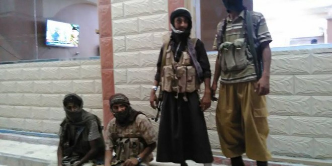 تنظيم القاعدة في حضرموت يسلّم أمن المكلا إلى المجلس الأهلي