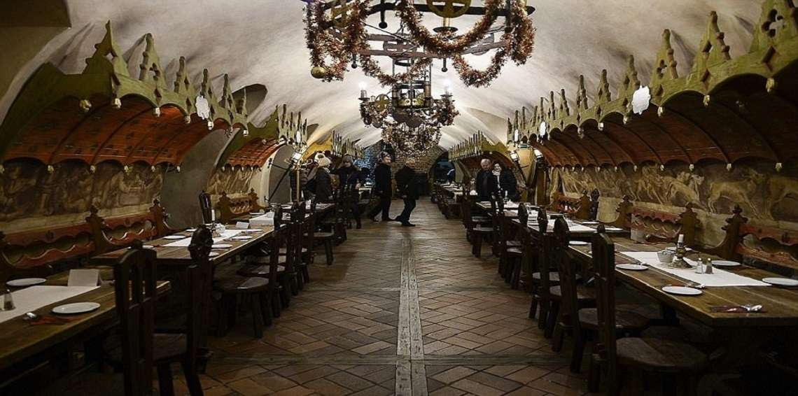 بالصور .. أقدم مطعم في أوروبا عمره أكثر من 700 عام ومبني تحت الأرض