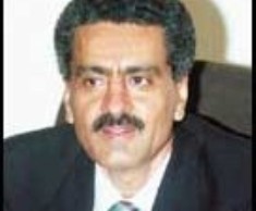 نجاة وزير الداخلية الأسبق اللواء حسين عرب من محاولة اغتيال بصنعاء