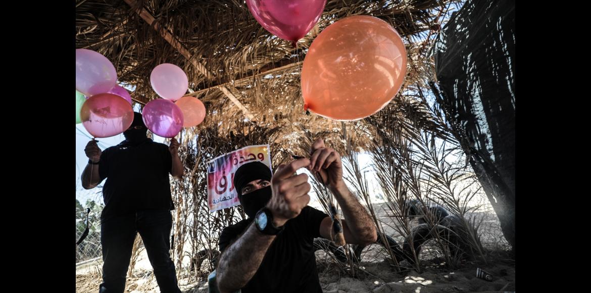 البالونات المفخخة ترعب الاسرائيليين وتؤكد استمرار معركة صاعقة النار