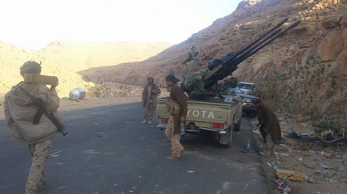 عناصر من الجيش الوطني في منطقة نهم بعد دحر مليشيات الحوثي منها (