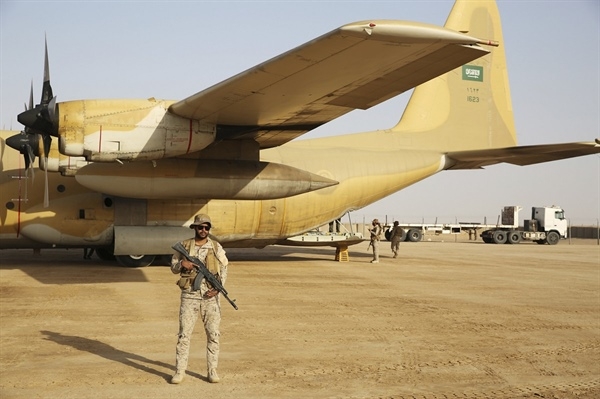 الدفاع الامريكية: 50 عسكرياً أمريكياً يساعدون القوات السعودية في حرب اليمن
