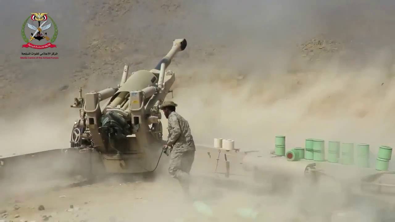 مدفعية الجيش اليمني تدك تجمعات وأوكار الحوثيين في حرض وغارة تدمر عربة بميدي