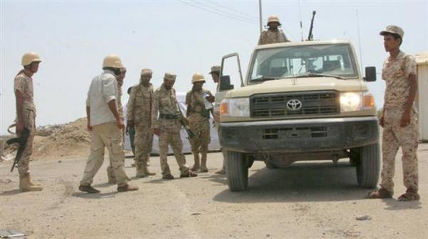 قوات أمنية تداهم عددا من المباني وتعتقل عشرات العمال في العاصمة عدن