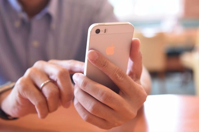 هاتفك المحمول قد يكشف إصابتك بمشاكل الصحة العقلية 	