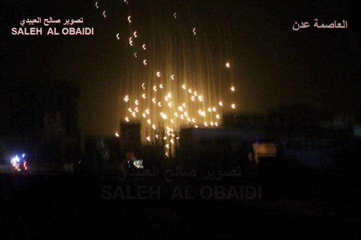 الحوثيون يستخدمون قنابل محرمة دولياً في قصف الأحياء السكنية بـ ع