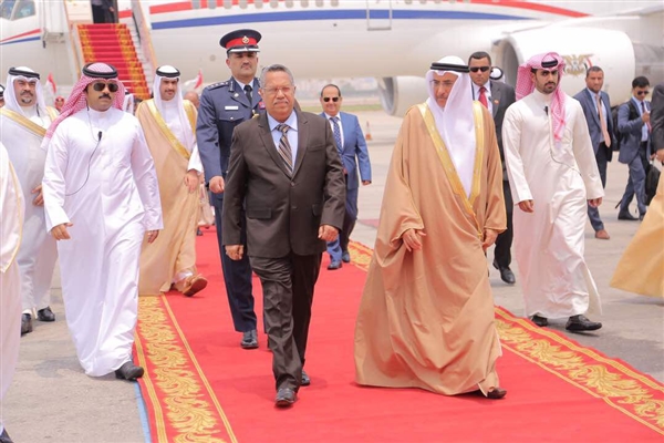 رئيس الوزراء يصل البحرين في زيارة رسمية