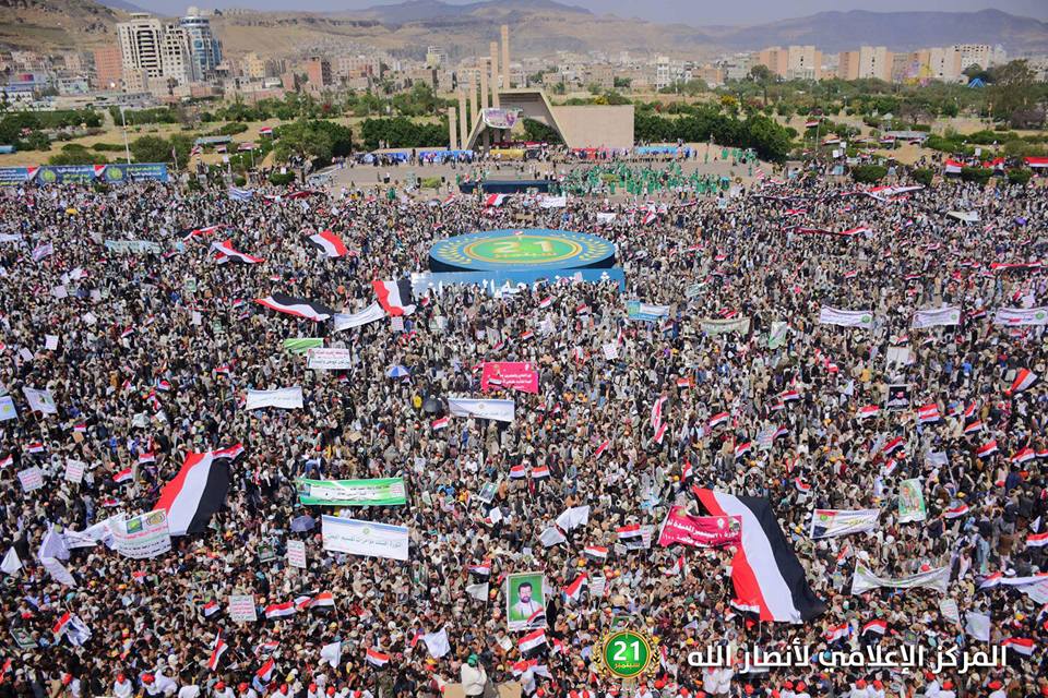 بالصور.. هكذا احتفل الحوثيون بالذكرى الثالثة لتسببهم بـ «أكبر مأساة في العالم»