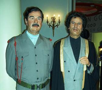 مجسم لمعمر القذافي وصدام حسين