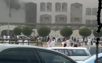 فيديو يظهر رمي طالبات مدرسة أنفسهن من الدور الثالث في حريق بمدرستهن