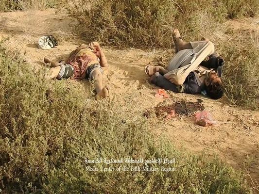 مصرع 14 حوثياً أثناء محاولتهم انتشال جثة قيادي ميداني في جبهة ميدي