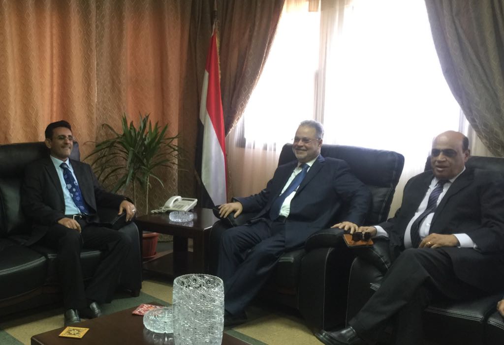 وزير الخارجية يزور سفارة اليمن بالقاهرة ومقر المندوب الدائم بالجامعة العربية