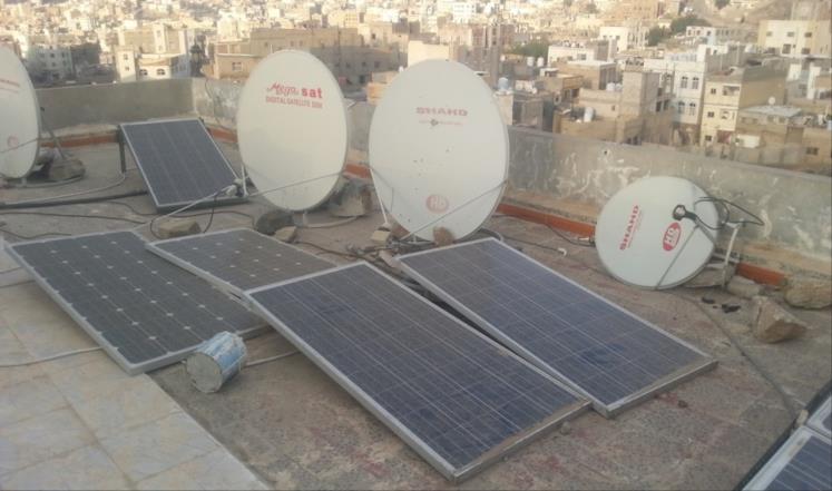 الطاقة الشمسية تنير منازل اليمنيين في الحرب