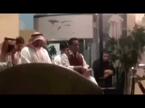 يوتيوب الأسبوع: حادث غريب بالإمارات وقبلة لمذيع على الهواء وعامل يؤم بسعوديين