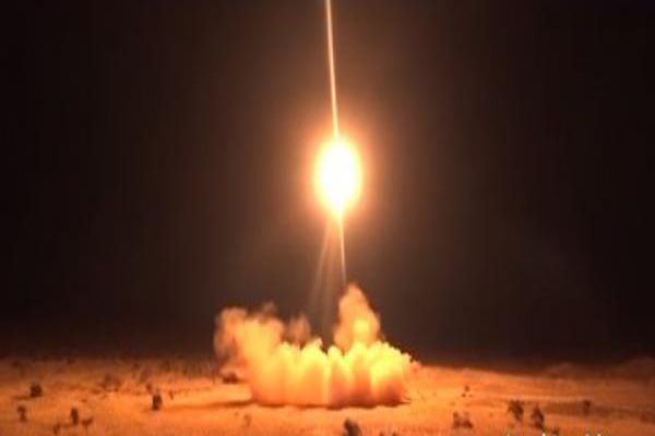 الأنقلابيون: اطلاق صاروخ باليستي بركان H-2 على مصافي تكرير النفط في ينبع
