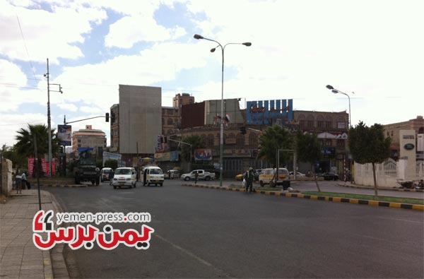 جولة الرويشان (تقاطع شارع السفارة السعودية مع حدة) بصنعاء (يمن ب