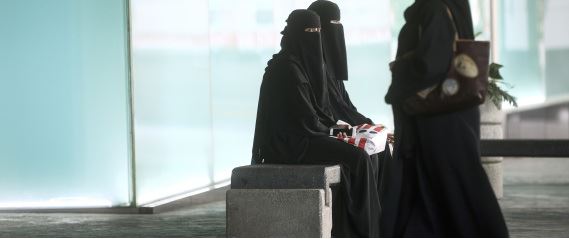 «مكياج العزاء».. تعرف على سر تأنُّق الفتيات السعوديات في المناسبة الحزينة
