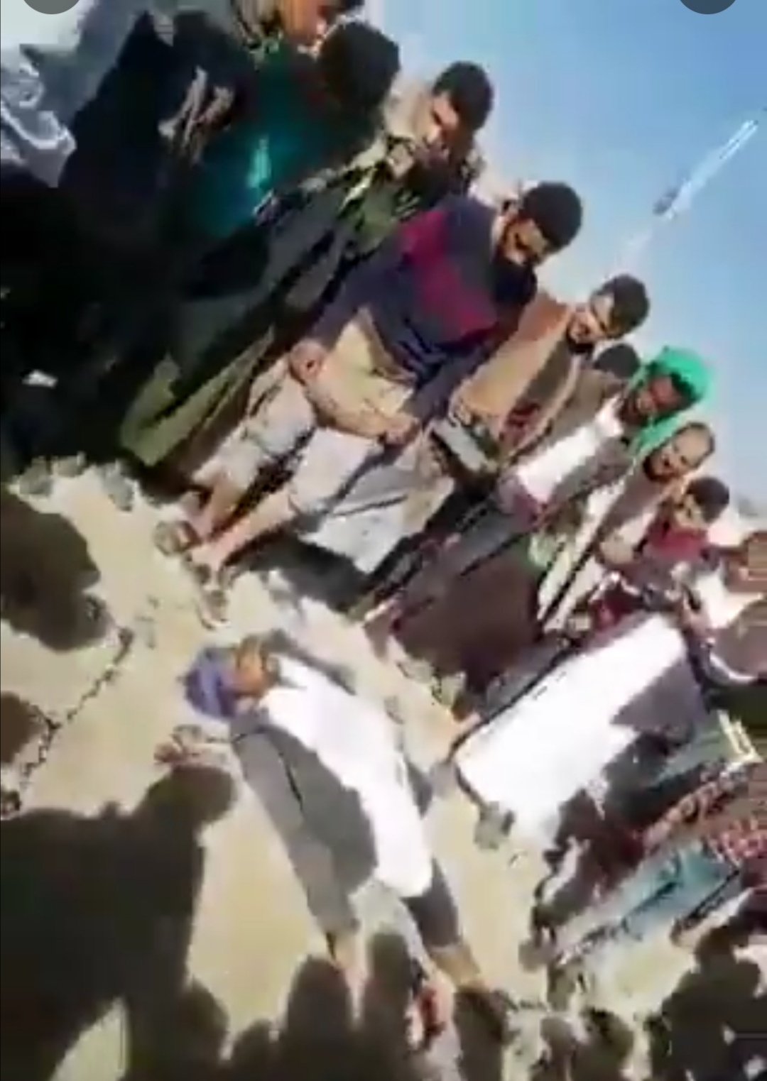 بالفيديو مشرف حوثي يقتل أخوين ويصيب ثالث في صنعاء لرفضهم تأجير عقارهم منه