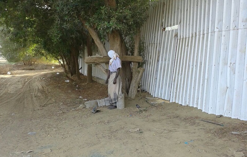يمني في السعودية ينتحر شنقاً على جذع شجرة