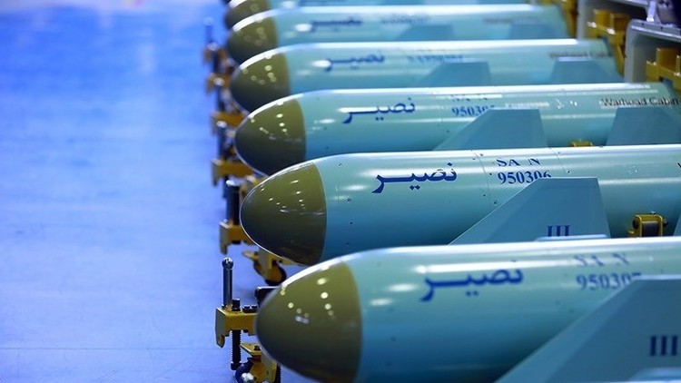 صور.. الحرس الثوري الإيراني يتسلم دفعة كبيرة من صواريخ \