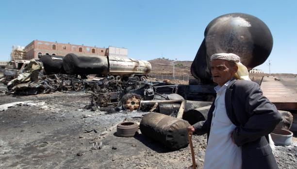 الرصاص يتوقف في اليمن والأزمات المعيشية تشتعل