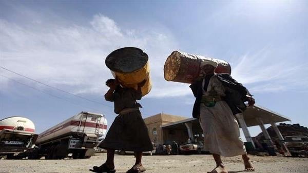 مليشيا الحوثي تحتجز قاطرات محملة بالمشتقات النفطية بأحد مداخل مد