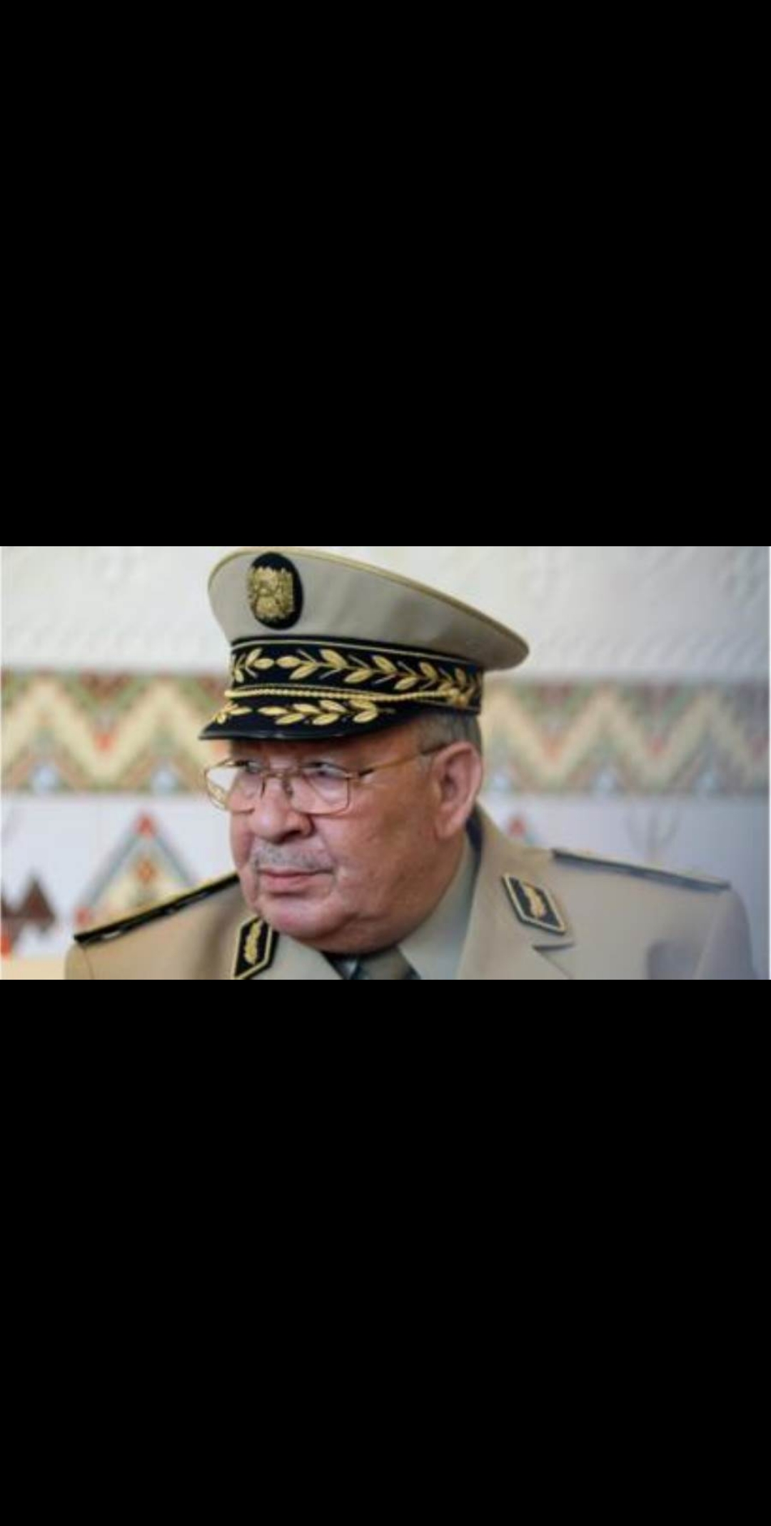 الجزائر تعلن وفاة رئيس أركان جيشها أحمد قائد صالح 
