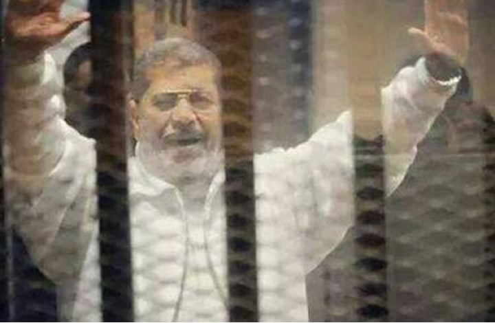 فيديوهات مسربة لمرافعة محمد مرسي أمام القضاء