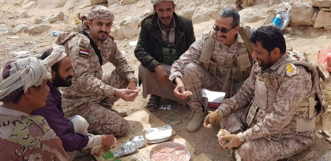 إعلامي يمني يزور نقاط التماس في نهم ويكشف عن مستجدات المعارك 