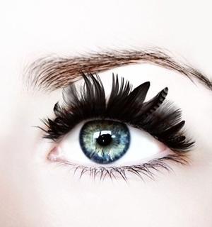 5 خطوات للحصول على عيون جميلة كل يوم