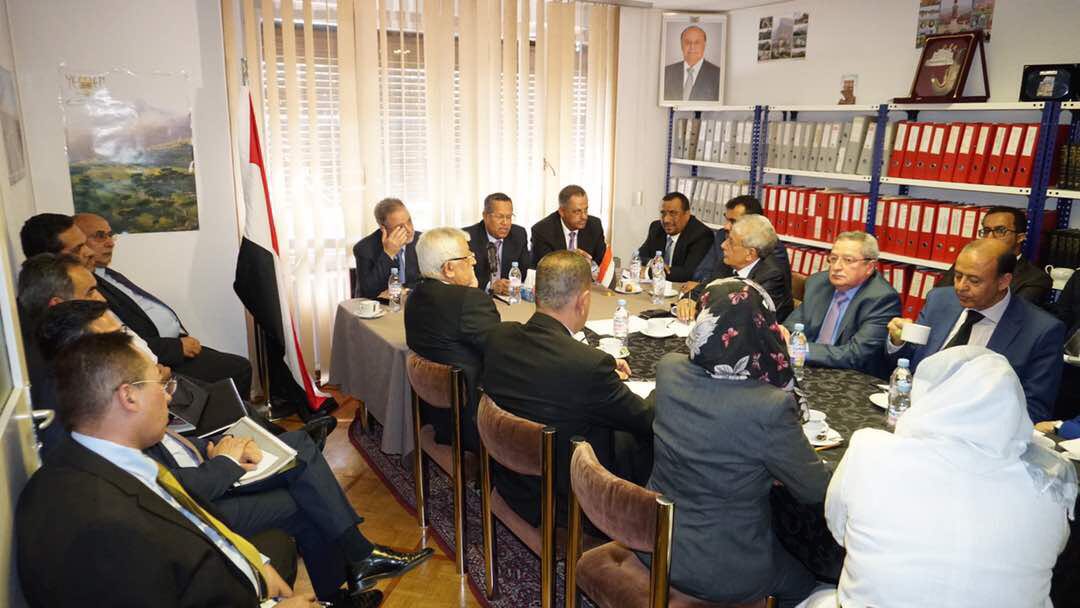 رئيس الوزراء يحث سفراء اليمن في أوروبا على بذل مزيد من الجهود لصالح الشرعية
