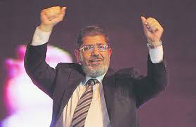 مصر :  مرسي يصدر قراراً جمهورياً بزيادة المعاشات 10%