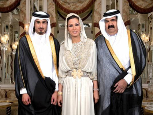 اليوم : موزة قطر تخلع الحكم من زوجها حمد وتنصب ابنها أميراً للدولة (تفاصيل)