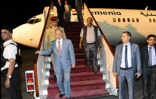 الرئيس عبدربه منصور هادي يعود إلى صنعاء بعد زيارة قصيرة لقطر.. (صور)