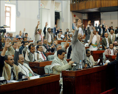 مجلس النواب في اليمن يطالب الحكومة بإلغاء اتفاقية بيع الغاز لكور