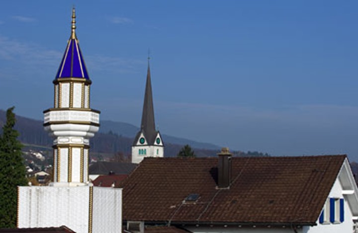 محكمة سويسرية تقضي بسجن إمام مسجد 18 شهرا لهذا السبب‎