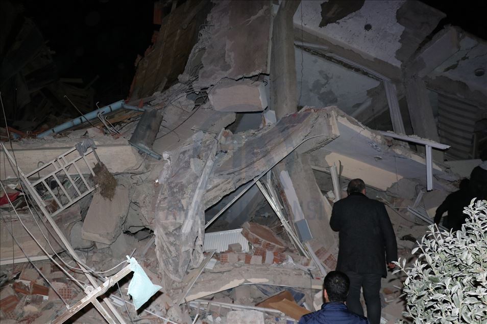 ارتفاع حصيلة ضحايا زلزال تركيا إلى 14 قتيلا و270 جريحا