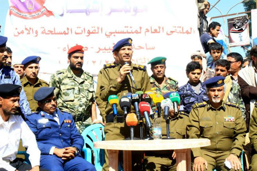 انشقاق ضباط في الجيش اليمني والشرطة وانضمامهم لساحة التغيير بصنعاء (صور وفيديو)