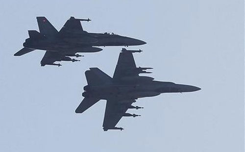 غارات جوية تستهدف مطار صنعاء الدولي وتدمير 4 طائرات عسكرية