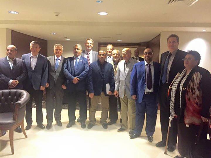 الكويت: وفد جماعة الحوثي وصالح يلتقون سفير الولايات المتحدة لدى اليمن (صورة)