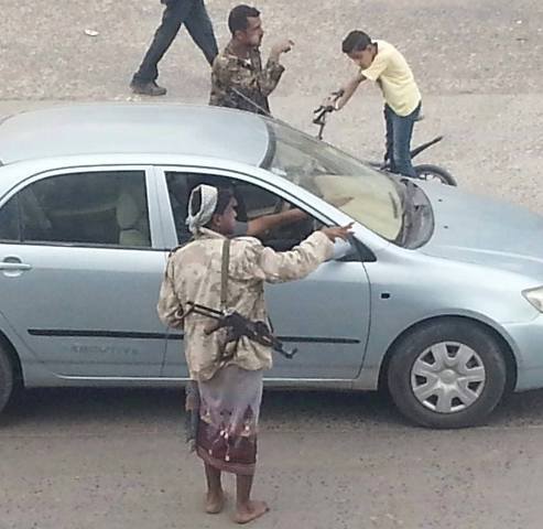 ميليشيات الحوثي تقتل شاب وسط مدينة إب